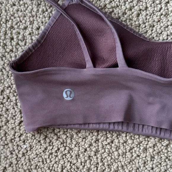 Lululemon like a cloud bra SIZE 4 - Picture 3 of 3
